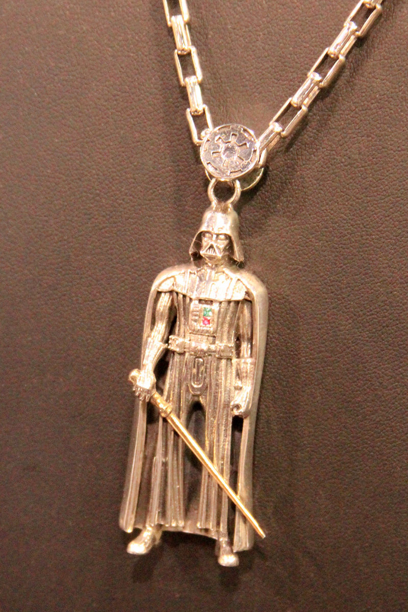 Han Cholo - Darth Vader necklace