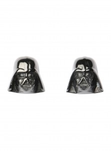 Hot Topic - Darth Vader 3D stud earrings