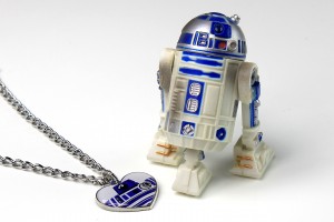 Bioworld - R2-D2 'heart' necklace (with R2-D2 action figure, not included)
