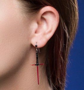 Thinkgeek - exclusive Kylo Ren lightsaber dangle earrings
