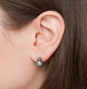Thinkgeek - Body Vibe 3D BB-8 stud earrings