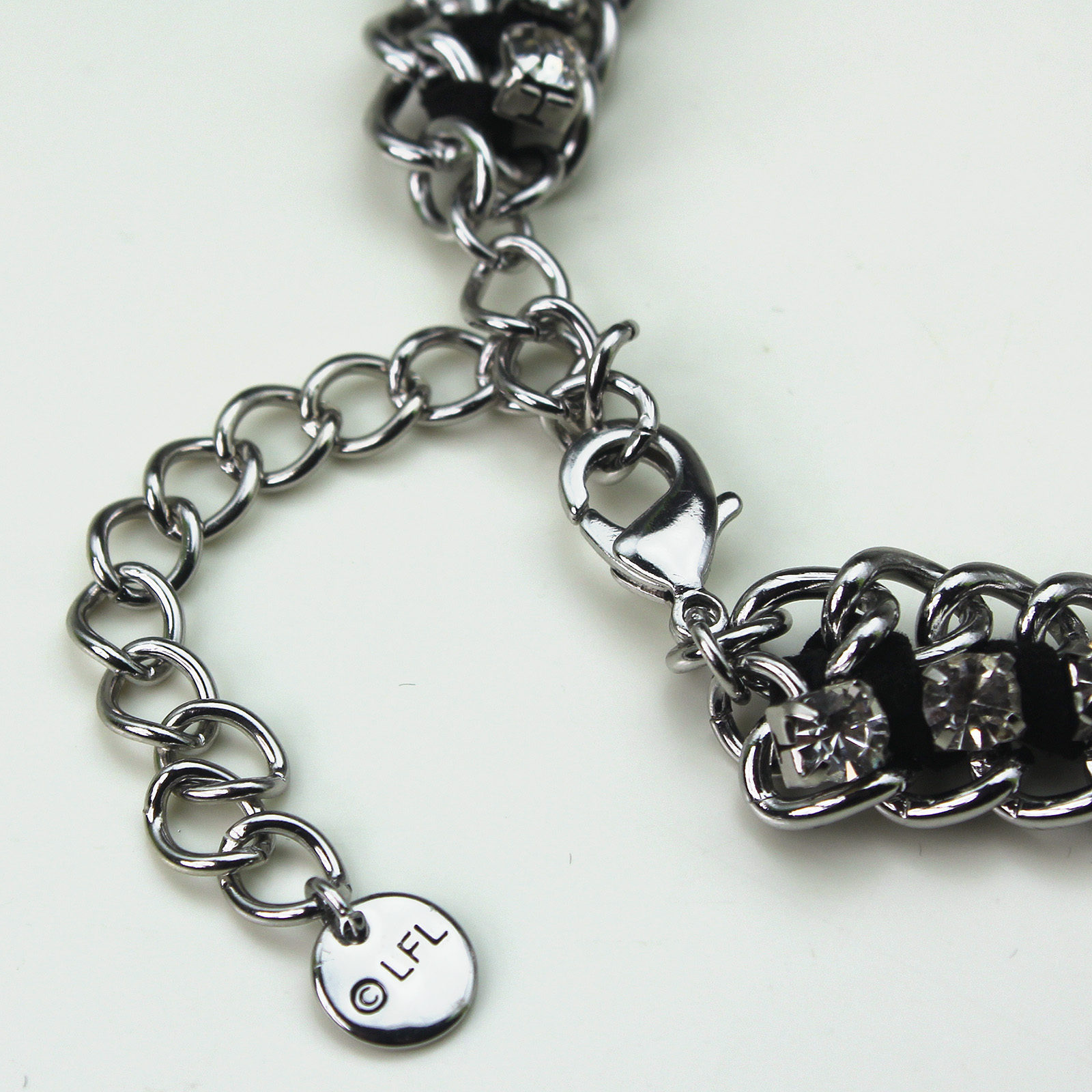 HSN - 'bling' Stormtrooper helmet necklace by SG@NYC, LLC (chain detail)