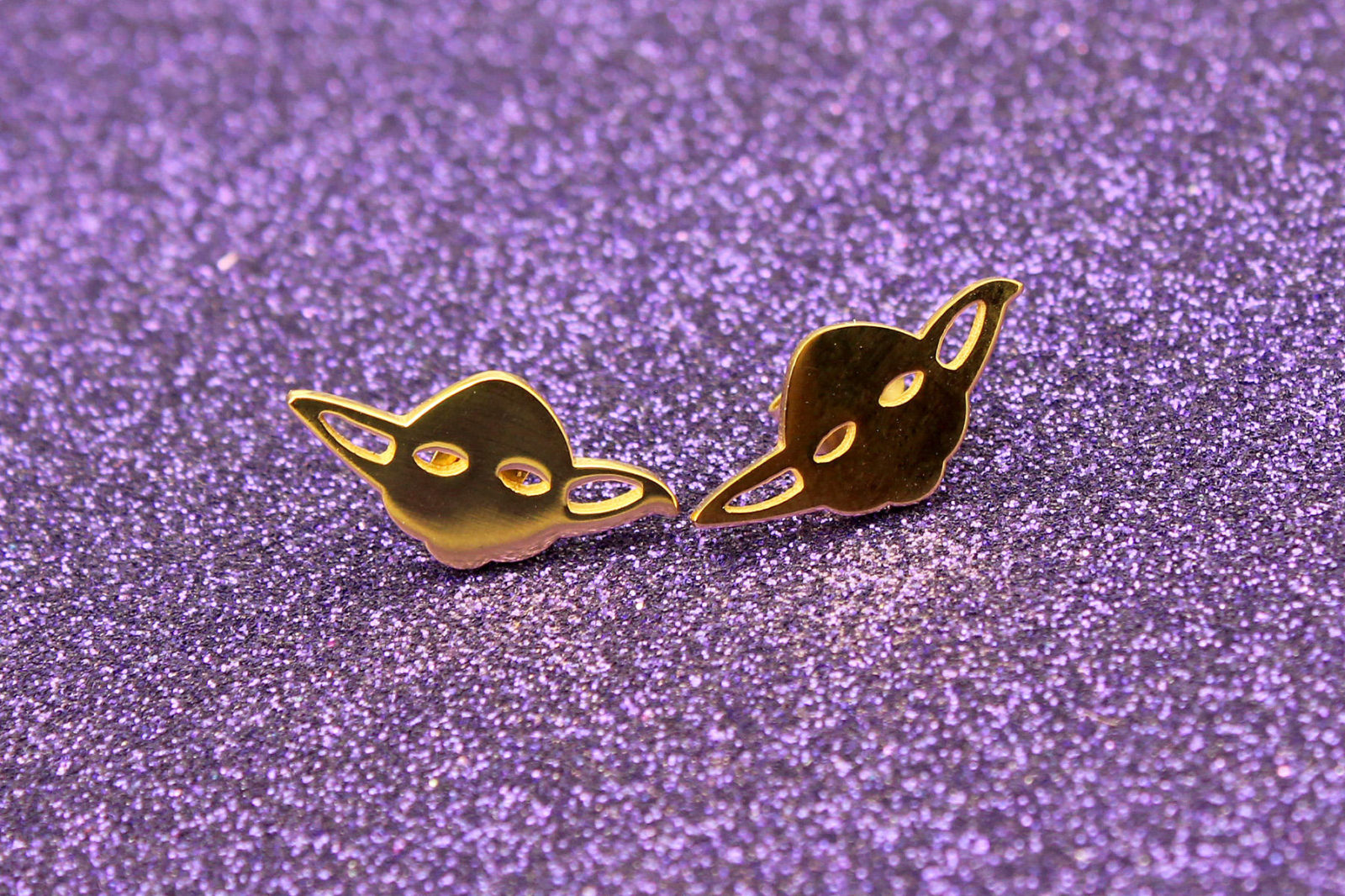 Review - Han Cholo Yoda stud earrings - The Kessel Runway