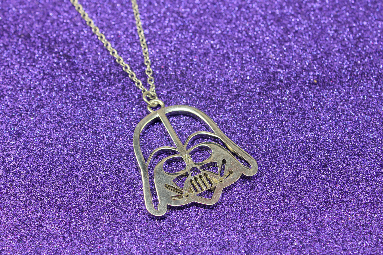 Review – Loungefly Darth Vader necklace