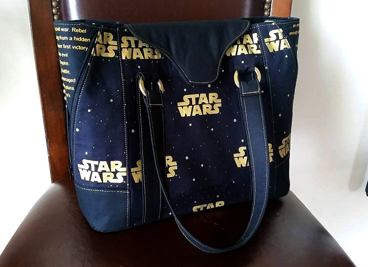 BenaeQuee Creations - Star Wars ANH Opening Crawl Expandable Purse 