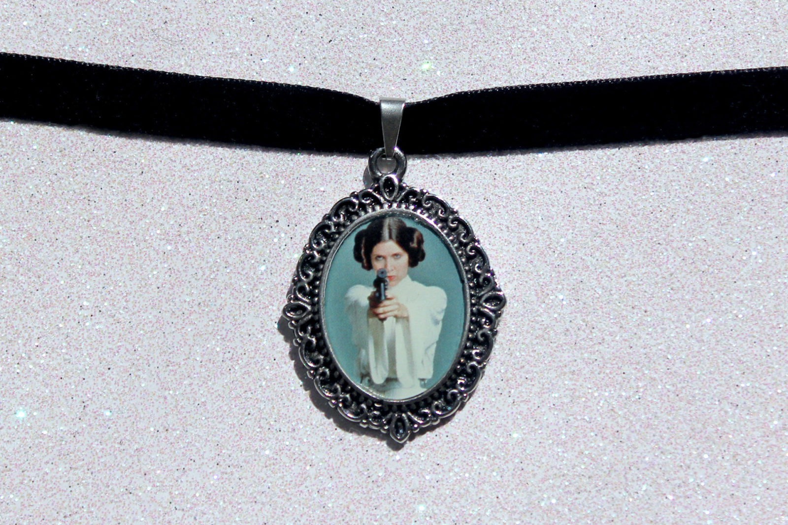 Review – Princess Leia cameo necklace