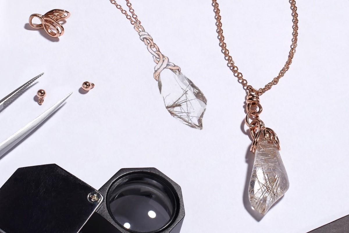 StarWars.com article about the Kyber crystal necklaces made by Kay Jewelers