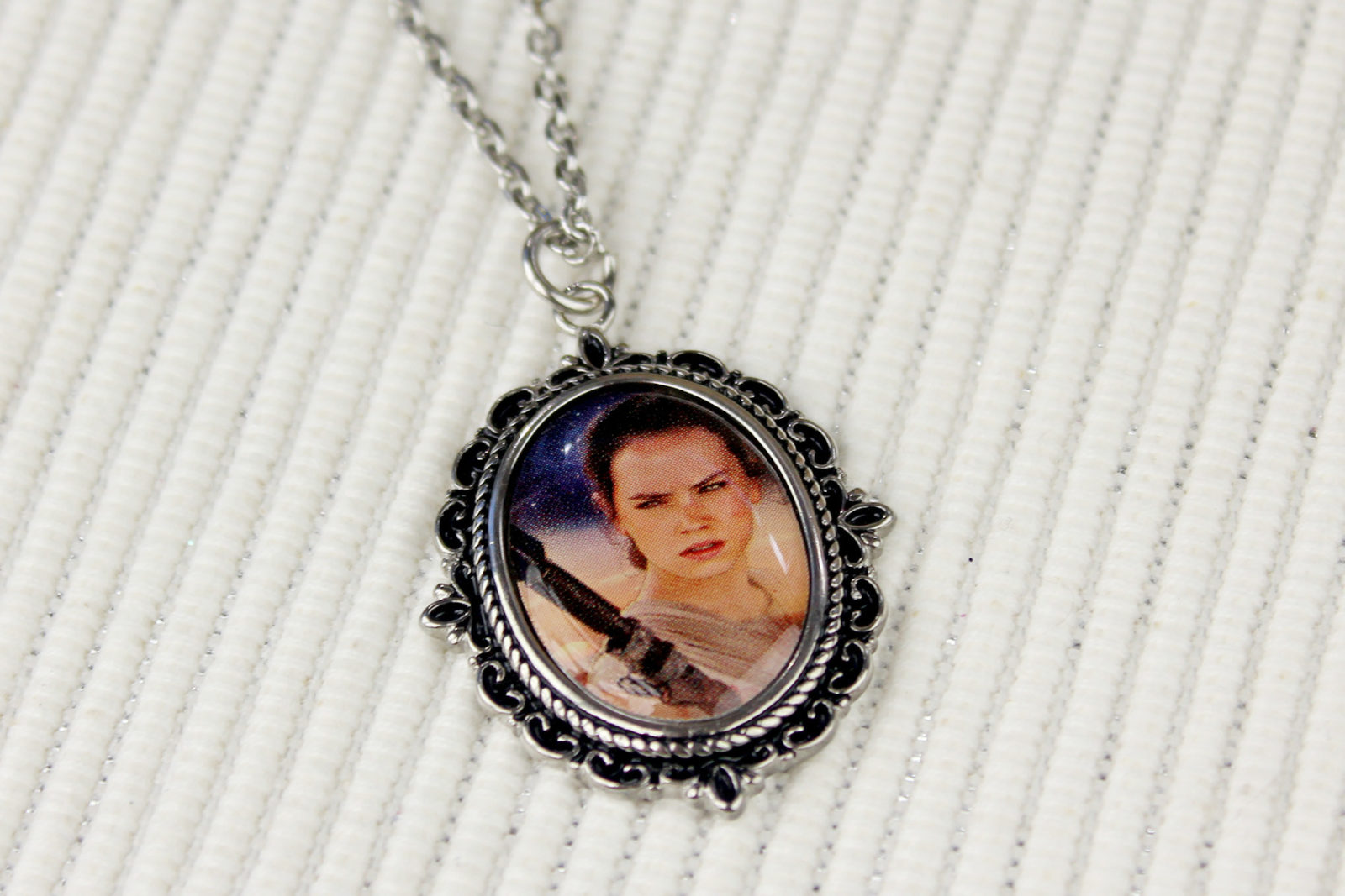 Body Vibe x Star Wars Rey cameo necklace