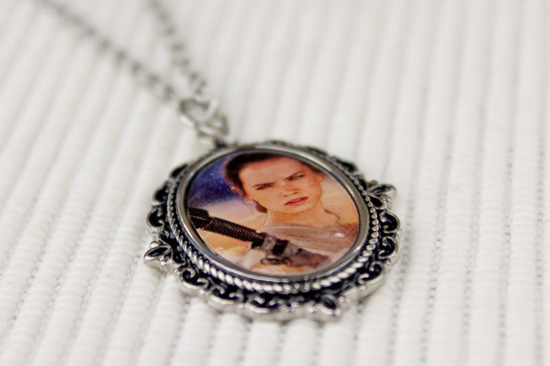Body Vibe x Star Wars Rey cameo necklace