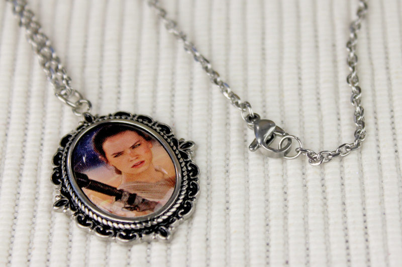 Body Vibe x Star Wars Rey cameo necklace
