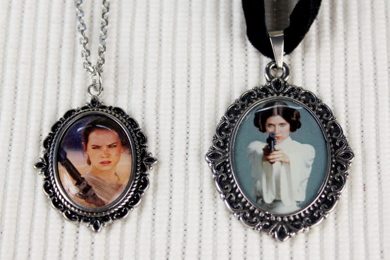 Body Vibe x Star Wars Rey cameo necklace (comparison with Princess Leia necklace)